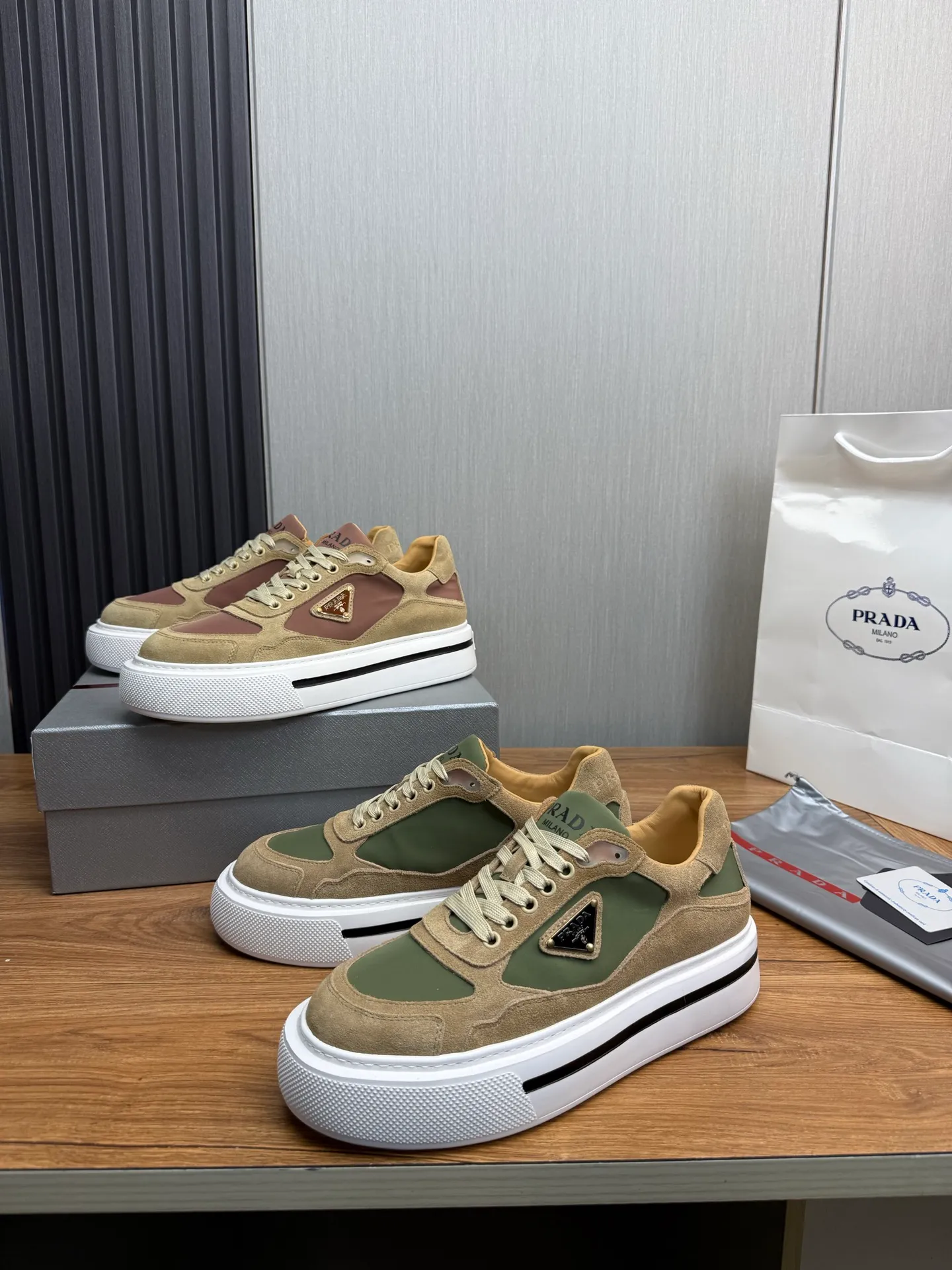 Men's shoes 💰580💰 [PRADA] Hot-selling men's shoes shipped 👏Official website synchronized ⬆️ Original cowhide fabric + cowhide lining, cowhide feet 🐮 1:1 shipment ✔️Original original sole, 38-45 (45. Customized, non-refundable)